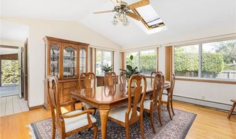 8 Meadow Ln, Coventry, RI 02816