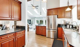 611 W Whiting Ln, Arlington Heights, IL 60004