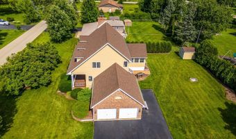 22205 W PINEVIEW Dr, Antioch, IL 60002