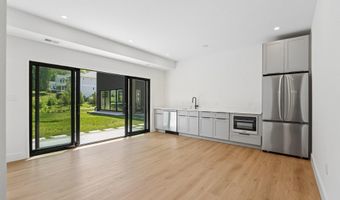 8302 ROBEY Ave, Annandale, VA 22003