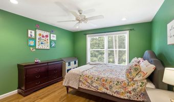 11 Wendover Way, Bedford, NH 03110