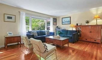 5 Van Gogh Ln, Airmont, NY 10901