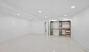 2321 N RICHMOND St, Arlington, VA 22207