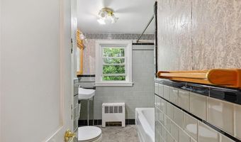 111 White Pkwy, North Smithfield, RI 02896
