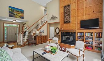 1250 Woodsview Dr, Akron, OH 44313