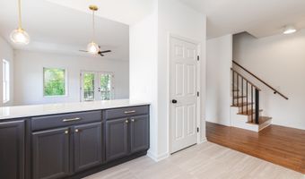 8 James St, Danbury, CT 06810