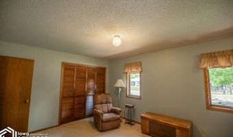 1302 E Linden St, Algona, IA 50511