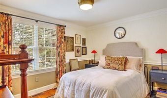 22 Lantern Ln, Barrington, RI 02806