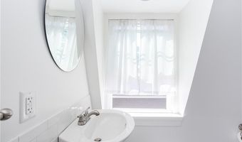 6 Pond Ave, Newport, RI 02840