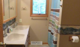 N1583 ROLLING HILLS RD, Antigo, WI 54409