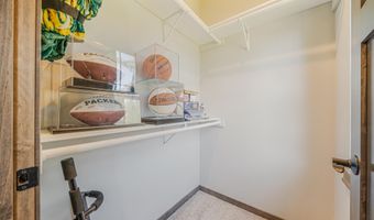 2005 E RIDGE HAVEN Ln, Appleton, WI 54913