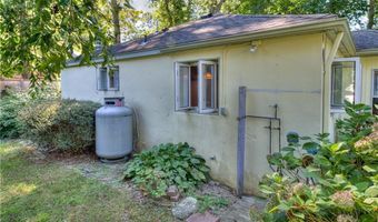 47 Wake Robin Trl, Narragansett, RI 02874