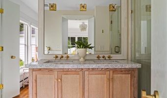 124 Harrison Ave, Newport, RI 02840