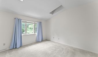 12 Boulevard Dr 21-130, Danbury, CT 06810