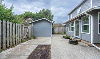615 SW SEABIRD Dr, Bandon, OR 97411