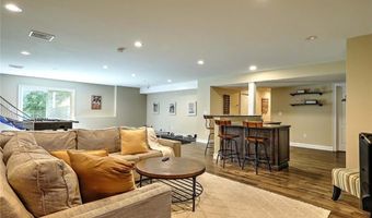 1 W Farm Rd, Smithfield, RI 02917