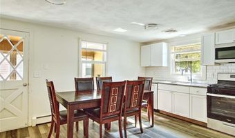 8 Ashby St, Johnston, RI 02919
