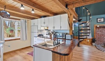 101 Canterbury Shore Dr, Canterbury, NH 03224