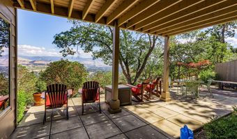 290 Skycrest Dr, Ashland, OR 97520