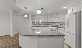 65 Hawthorne Dr 106, Bedford, NH 03110