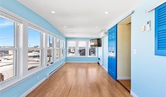 6 MacAlder St, Narragansett, RI 02882