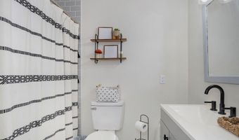430 S Oak Ave, Aurora, MO 65605