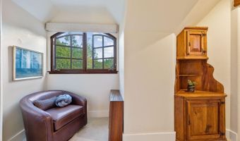 1105 White Oak Dr, Santa Rosa, CA 95409