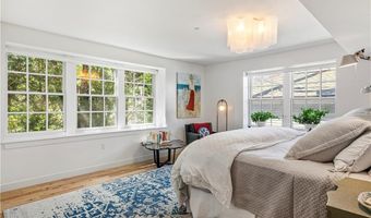 27 High St 2, Newport, RI 02840