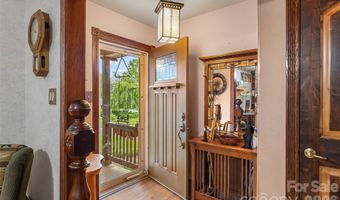 10 Oak Leaf Ln, Arden, NC 28704