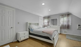 556 Sandra Pl, Teaneck, NJ 07666