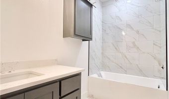 2 Haslemere Dr, Bella Vista, AR 72714