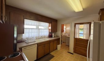 108 Barnett Dr, Bishopville, SC 29010