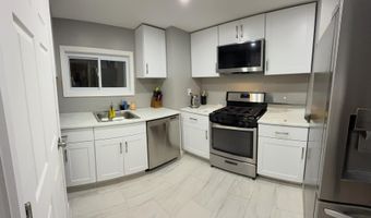 21 Locust Ave, Amityville, NY 11701