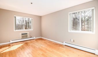 28 Rollingwood Dr 28, Brookfield, CT 06804