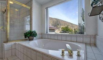 18032 Ohna Rd, Apple Valley, CA 92307