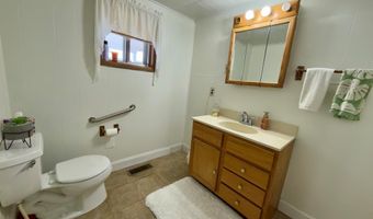 51 N River St, Auxier, KY 41602