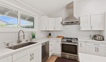 5633 Kanau St, Honolulu, HI 96821