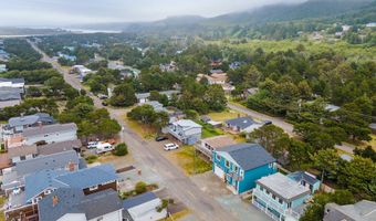 25915 BEACH Dr, Rockaway Beach, OR 97136