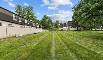 1210 Wicklow Rd Rd M, Ballwin, MO 63021