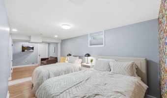 5902 WILSON Ln, Bethesda, MD 20817