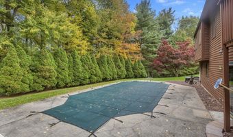 111 Cottonwood Ln, Agawam, MA 01001