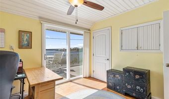 15 Shore Dr, Barrington, RI 02806
