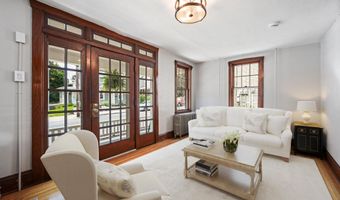 33 S 11TH St, Akron, PA 17501