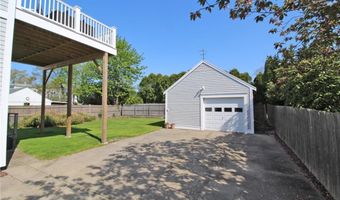 28 W Narragansett Ave, Newport, RI 02840
