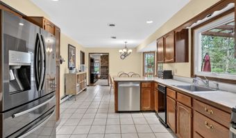 6 Amanda Ct, Airmont, NY 10952