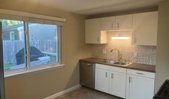 2 Trowbridge Ct, Ann Arbor, MI 48108