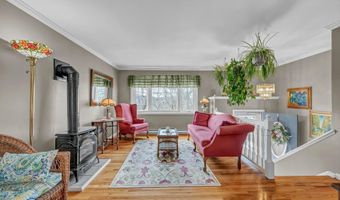 23 Fleetwood Dr, Danbury, CT 06810