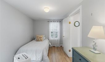 34 Platt St, Bristol, RI 02809