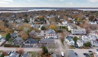 14 Clinton Ave 3, Jamestown, RI 02835