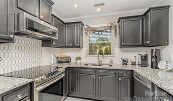 2722 Hillmont Dr, Charlotte, NC 28226